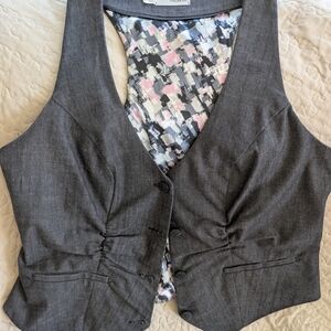 Gray Sleeveless Vest with Abstract Lining